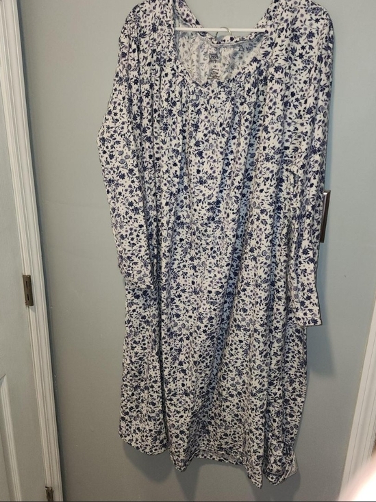 croft & barrow Other - Croft & Barrow 4X White And Blue Floral Long-Sleeved Nightgown, Like New